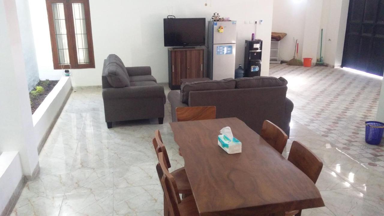 Zg Homestay Solo Sumber  Luaran gambar