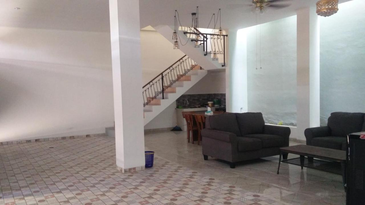 Zg Homestay Solo Sumber  Luaran gambar