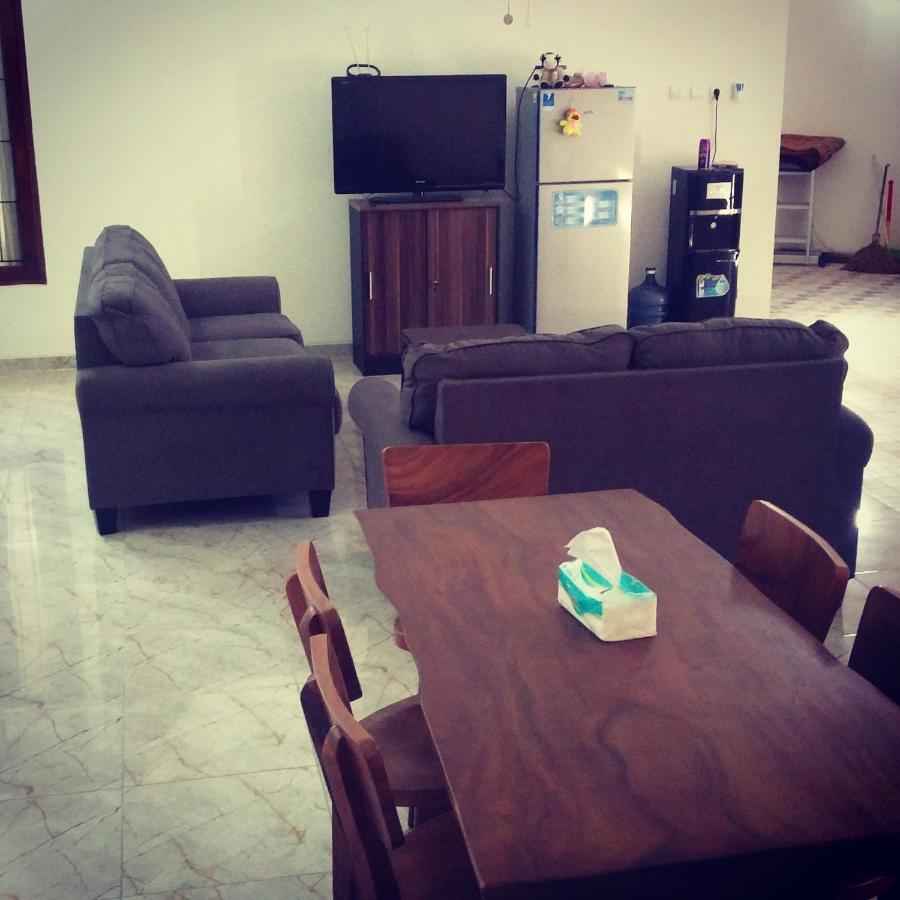 Zg Homestay Solo Sumber  Luaran gambar