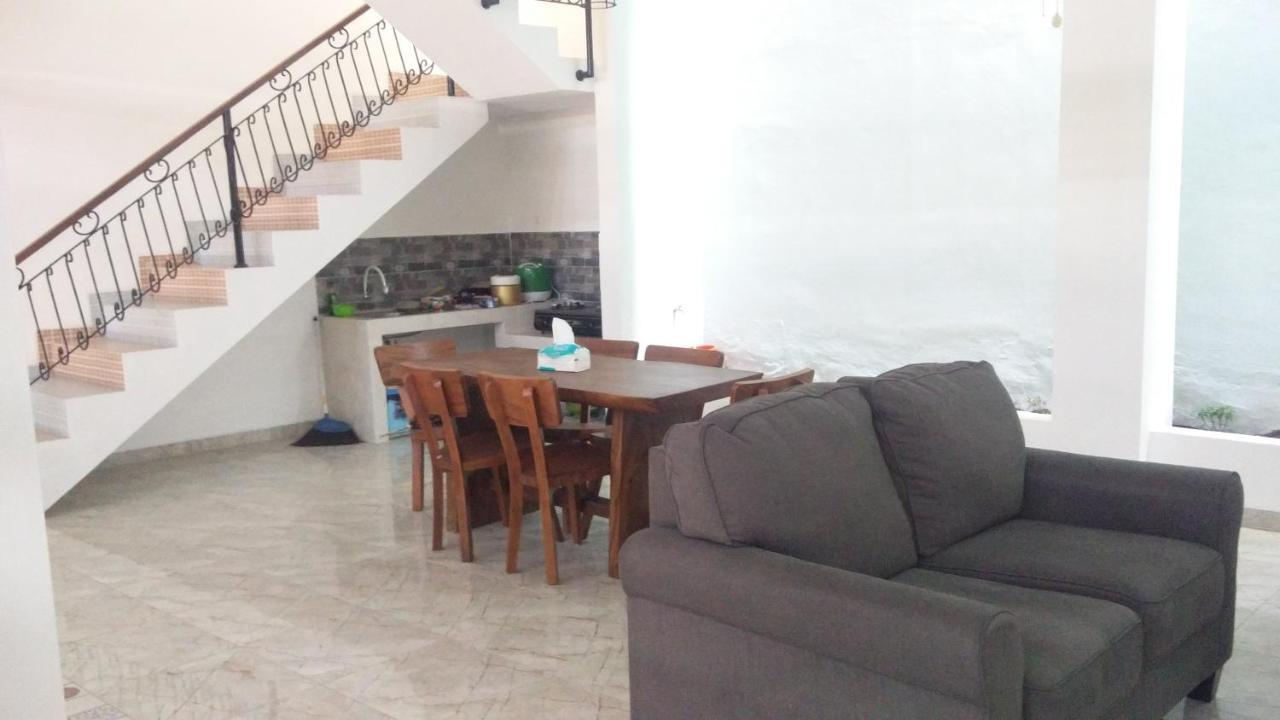 Zg Homestay Solo Sumber  Luaran gambar