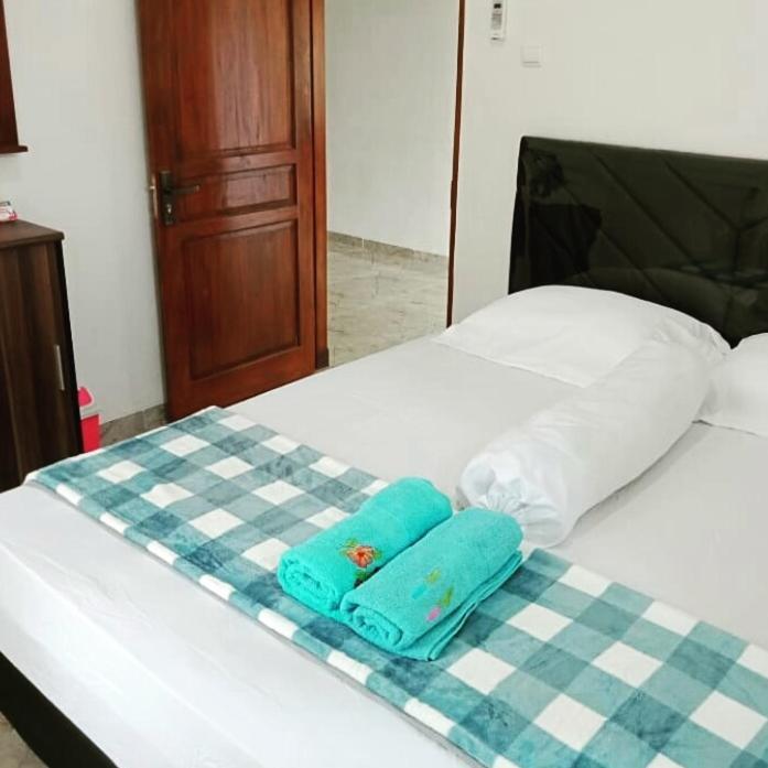 Zg Homestay Solo Sumber  Luaran gambar