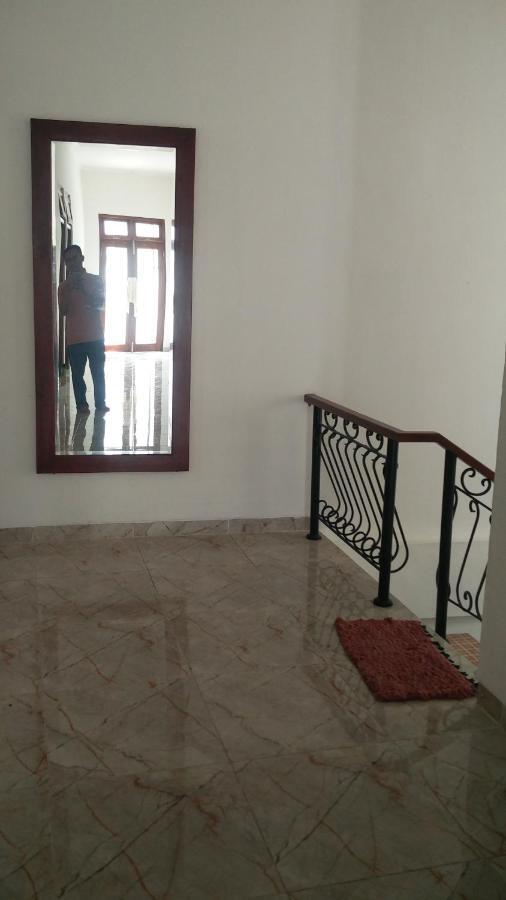 Zg Homestay Solo Sumber  Luaran gambar